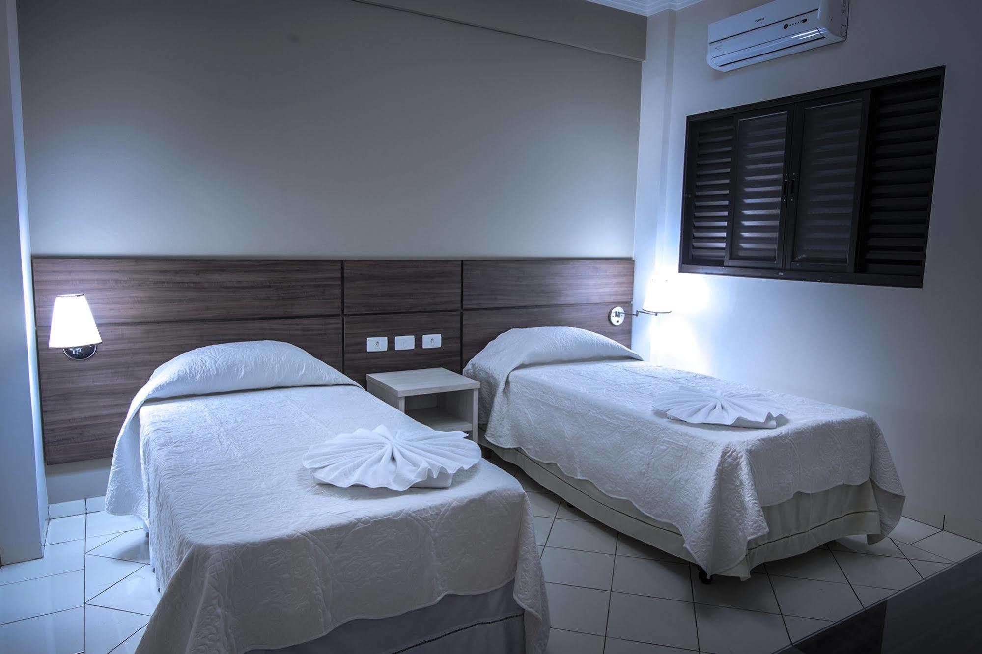 London Hotel Λοντρίνα Εξωτερικό φωτογραφία